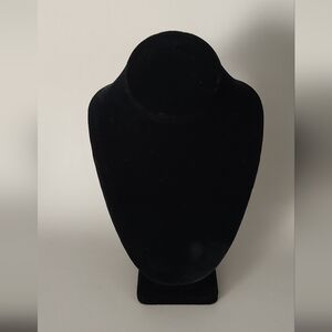 Jewelry bust black size small  good condition